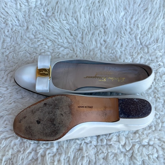 Salvatore Ferragamo Bow Low Heel Shoes.
Size 9 AA - Picture 3 of 9